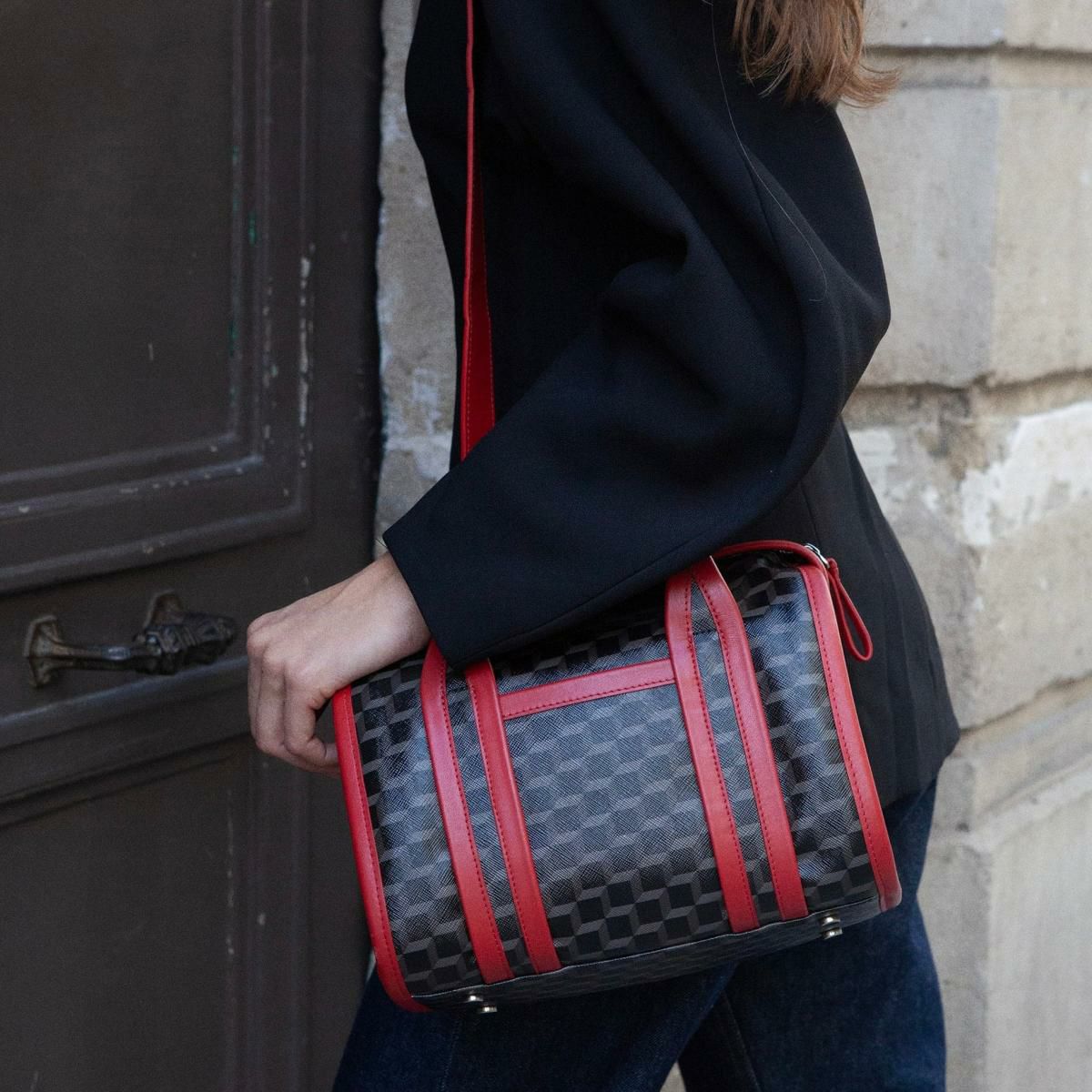 ピエール アルディ ミニキャブバッグ ブラック/ブラック/レッド ブラック/ホワイト/ブラック PIERRE HARDY adv06fa25cvccf