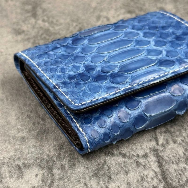 クアトロガッティ 財布 パイソン ミニ財布(三つ折り財布) ブルー 国産(日本製) Quattro Gatti 8208