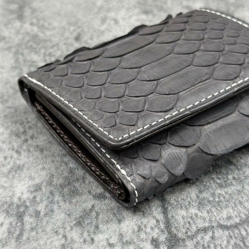 クアトロガッティ 財布 パイソン ミニ財布(三つ折り財布) グラファイト 国産(日本製) Quattro Gatti 8208