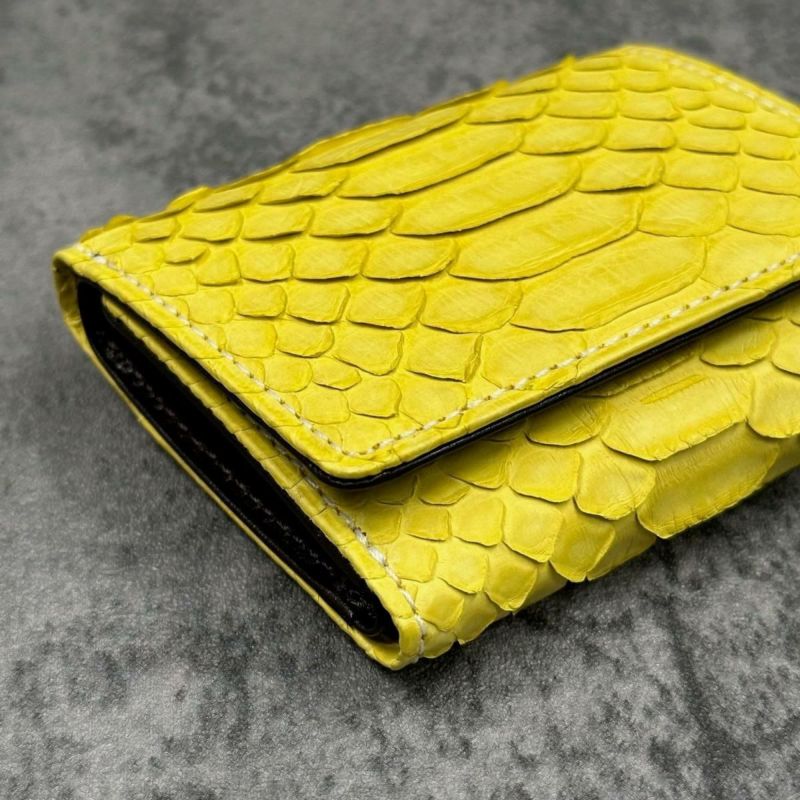 クアトロガッティ 財布 パイソン ミニ財布(三つ折り財布) イエロー 国産(日本製) Quattro Gatti 8208