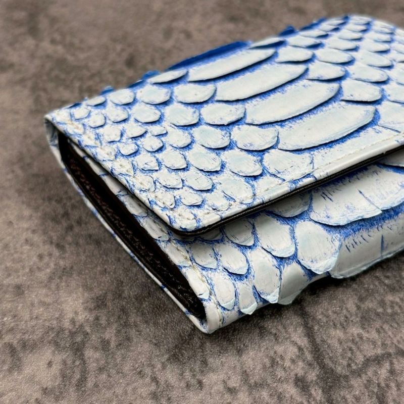 クアトロガッティ 財布 パイソン ミニ財布(三つ折り財布) ホワイト/ブルー 国産(日本製) Quattro Gatti 8208sp