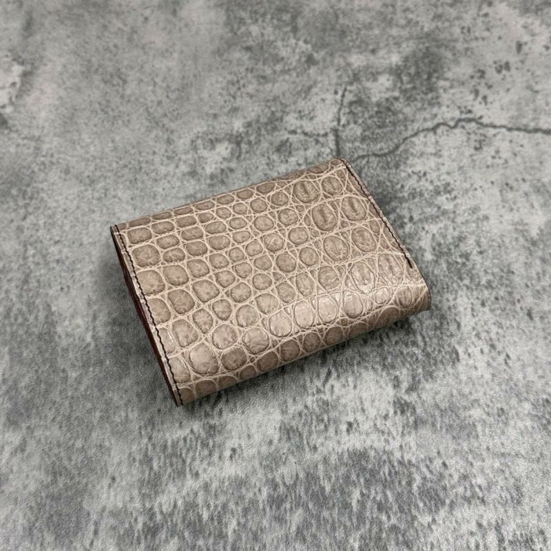  クアトロガッティ 財布 クロコダイル ミニ財布(三つ折り財布) グレージュ 国産(日本製) Quattro Gatti 8213