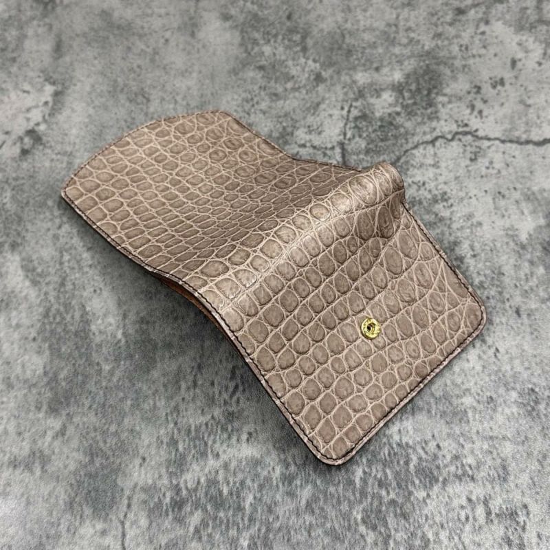 クアトロガッティ 財布 クロコダイル ミニ財布(三つ折り財布) グレージュ 国産(日本製) Quattro Gatti 8213